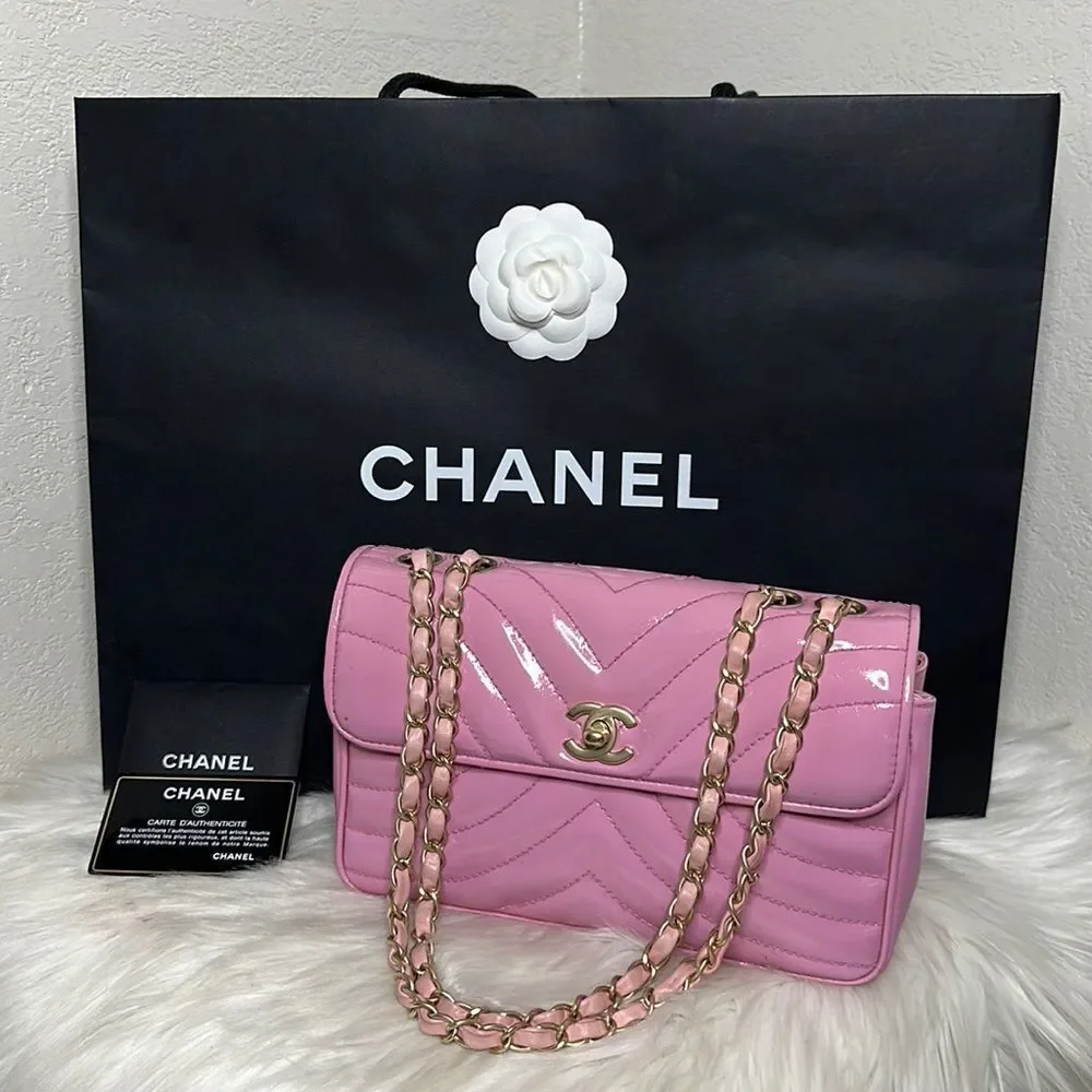 💯Authentic Chanel Vernis Shoulder Bag🍀 - Picture 1 of 17